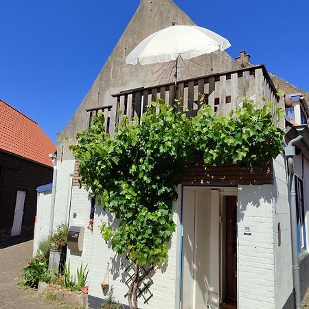 The Cosy Little House With The Sundial Villa Stavenisse Bagian luar foto