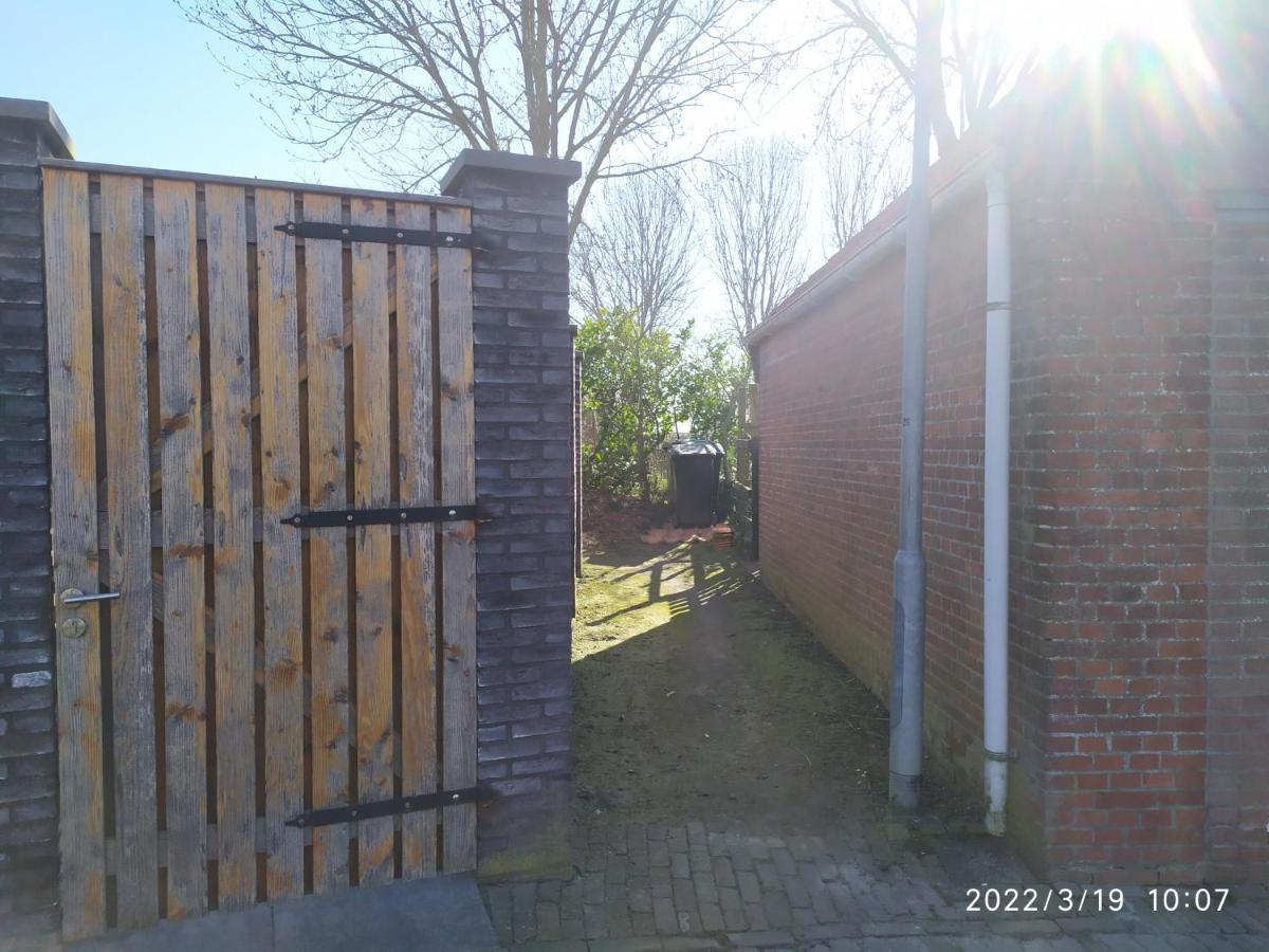 The Cosy Little House With The Sundial Villa Stavenisse Bagian luar foto