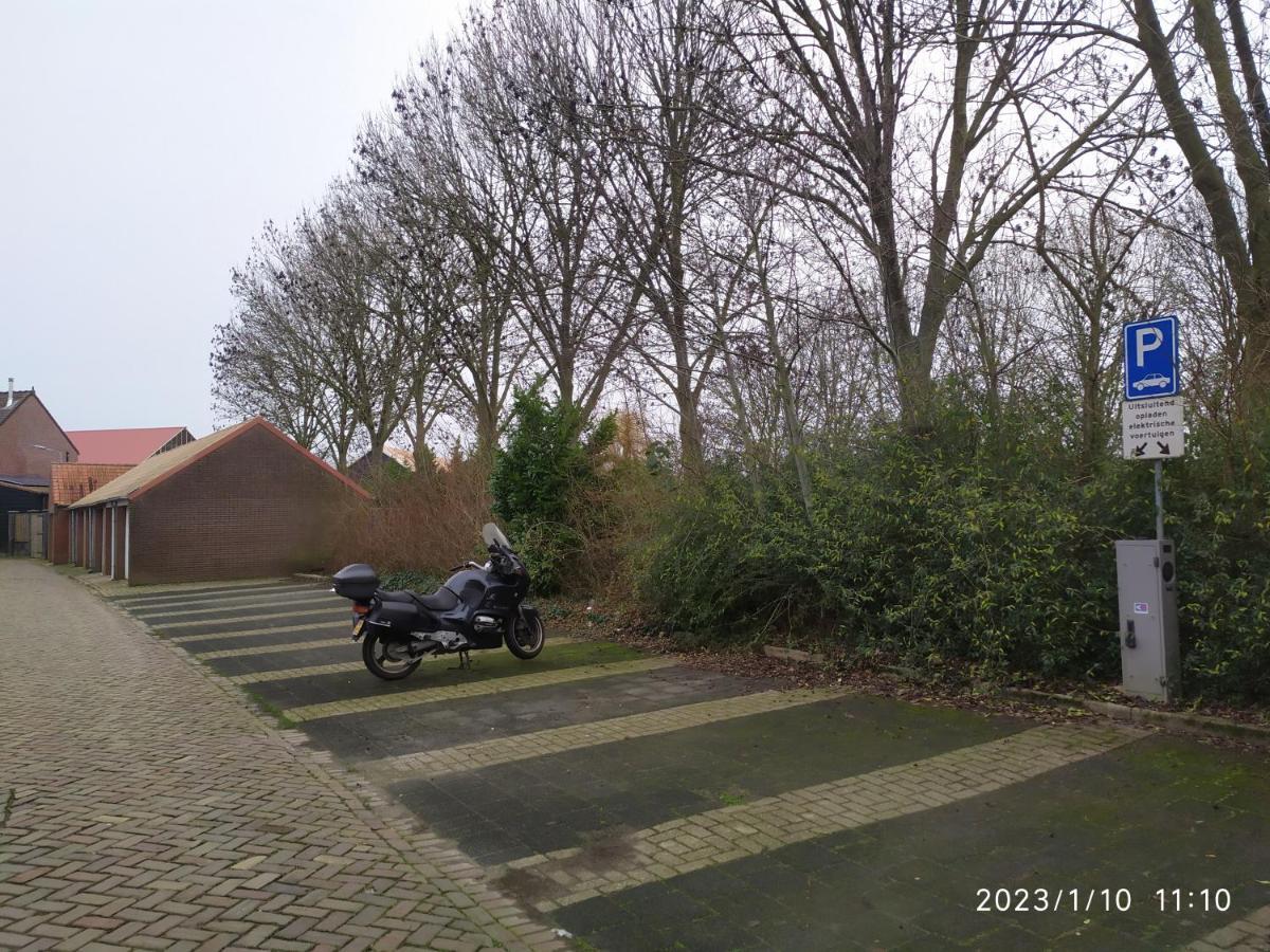 The Cosy Little House With The Sundial Villa Stavenisse Bagian luar foto